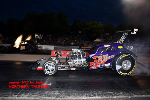 Roger Lechtenberg - 'Nitro Madness' (near lane) vs 
John Umlauf Jr. - 'Complete Chaos'